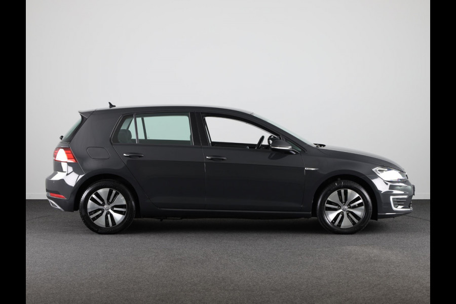 Volkswagen e-Golf E-DITION 136 pk | Navigatie | Parkeersensoren | Adaptieve cruise control | Autom. airco | Stoelverwarming |