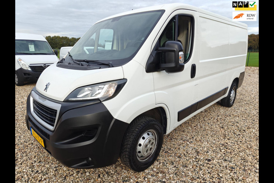 Peugeot Boxer 330 2.2 BlueHDi 120 L2H1 Premium ,camera , airco , apk okt. 2025 , euro 6 , 1e eig.