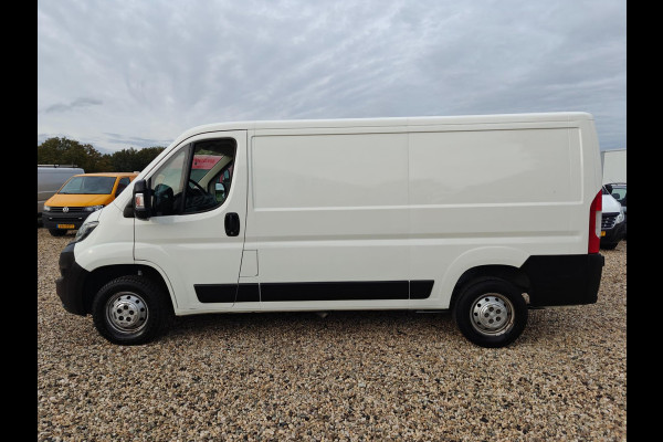 Peugeot Boxer 330 2.2 BlueHDi 120 L2H1 Premium ,camera , airco , apk okt. 2025 , euro 6 , 1e eig.