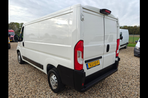 Peugeot Boxer 330 2.2 BlueHDi 120 L2H1 Premium ,camera , airco , apk okt. 2025 , euro 6 , 1e eig.