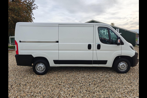 Peugeot Boxer 330 2.2 BlueHDi 120 L2H1 Premium ,camera , airco , apk okt. 2025 , euro 6 , 1e eig.