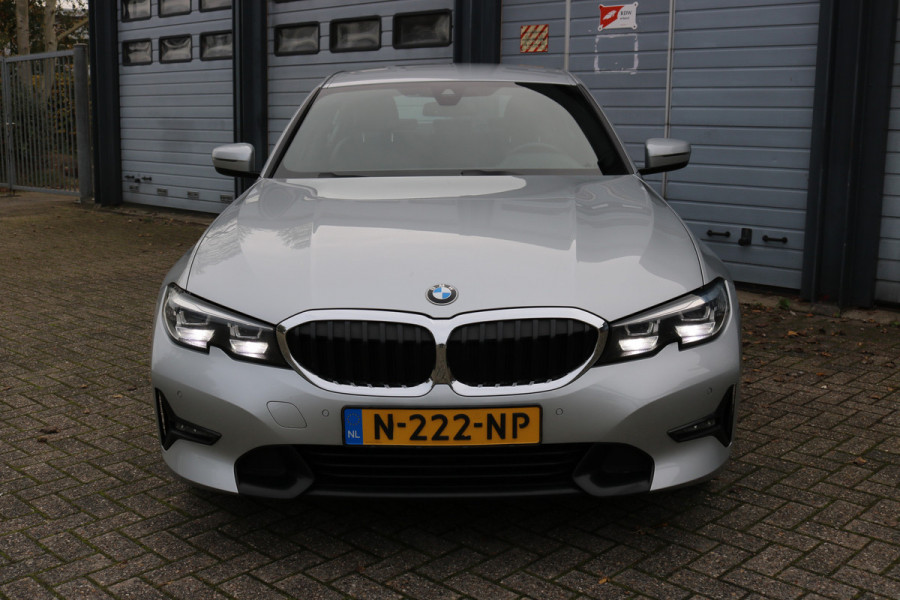 BMW 3 Serie 318i Exe Edition Autom Xenon G-navi leder Sportzetels Bj:2021