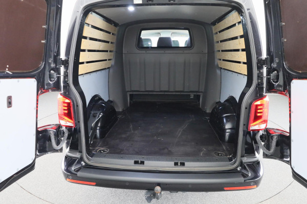 Volkswagen Transporter 2.0 TDI L2H1 32 DC Highline 150PK DSG (Automaat) Dubbele canbine | Verlengde garantie | Glass look panelen | Trekhaak | Navigatie |