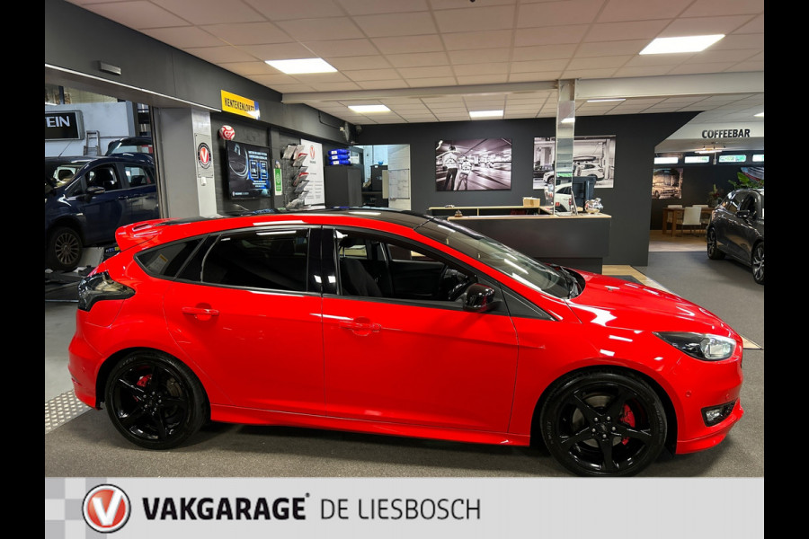 Ford Focus 1.5 Red Edition 150pk / airco / 18inch / cruise-control