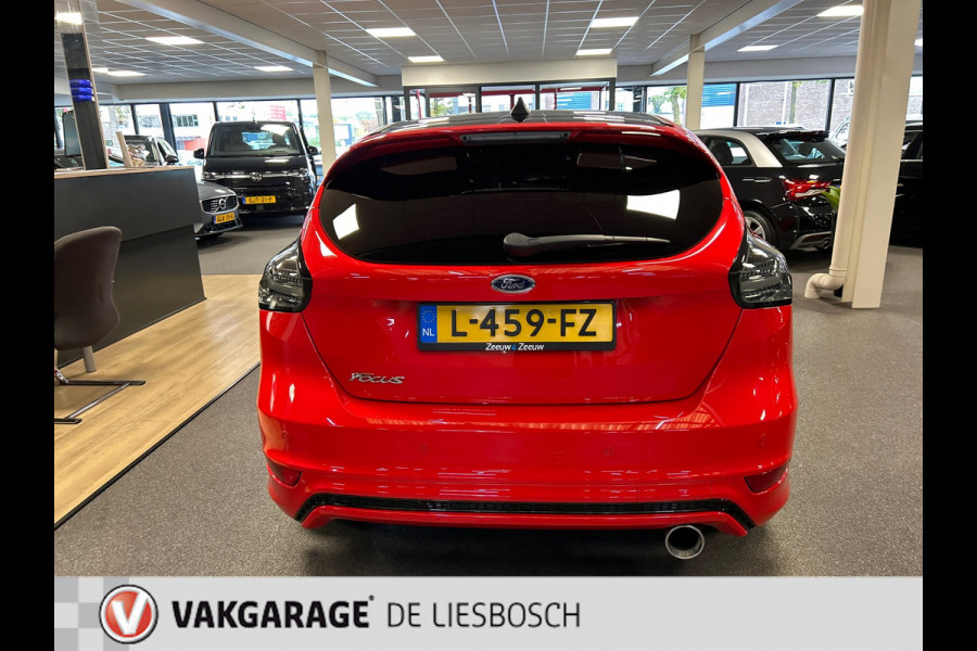 Ford Focus 1.5 Red Edition 150pk / airco / 18inch / cruise-control