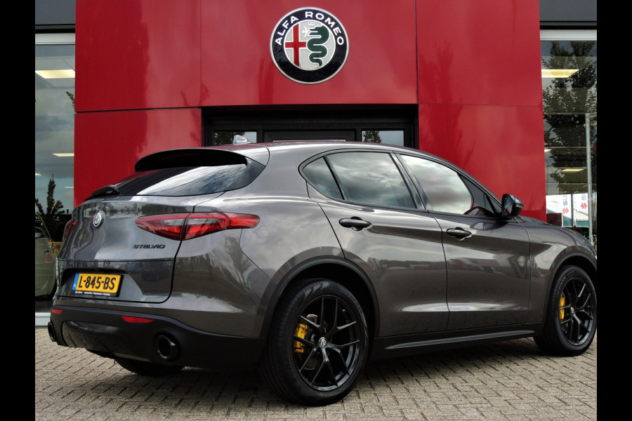 Alfa Romeo Stelvio 2.2d Super 230 PK | 20" velgen | Privacy Glass | Dark B-tech uitstraling | Trekhaak afneembaar 1600 KG