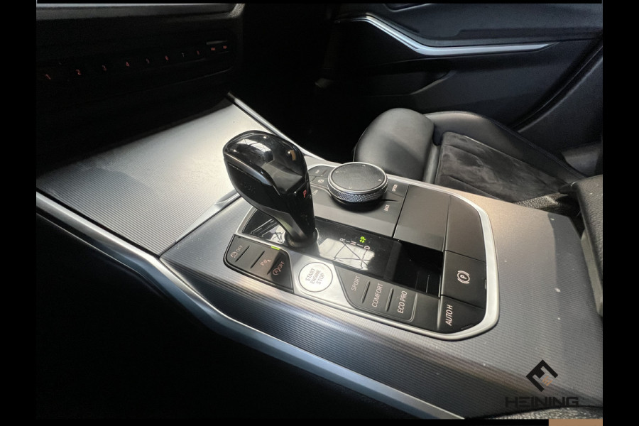 BMW 3 Serie Touring 330i M Sport Introduction Executive Navi. Apple carplay. Hollandse auto NAP