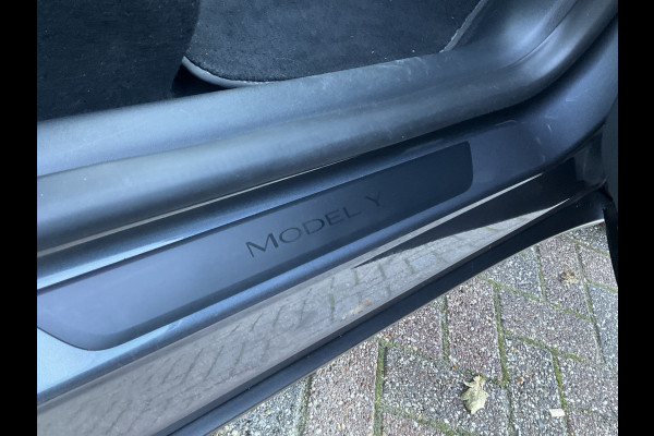 Tesla Model Y Long Range 75 kWh AWD Dual motor Autopilot Trekhaak Marge