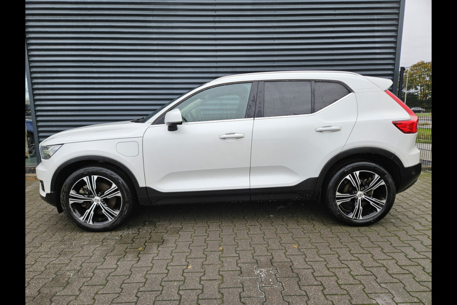 Volvo XC40 T4 Recharge Inscription Plug In Hybrid 211pk PHEV | Panodak | Lederen Sportstoelen Memory | Adaptive Cruise | Camera | Stuur / Stoelverwarming | Apple Carplay | 19"L.M | Keyless |