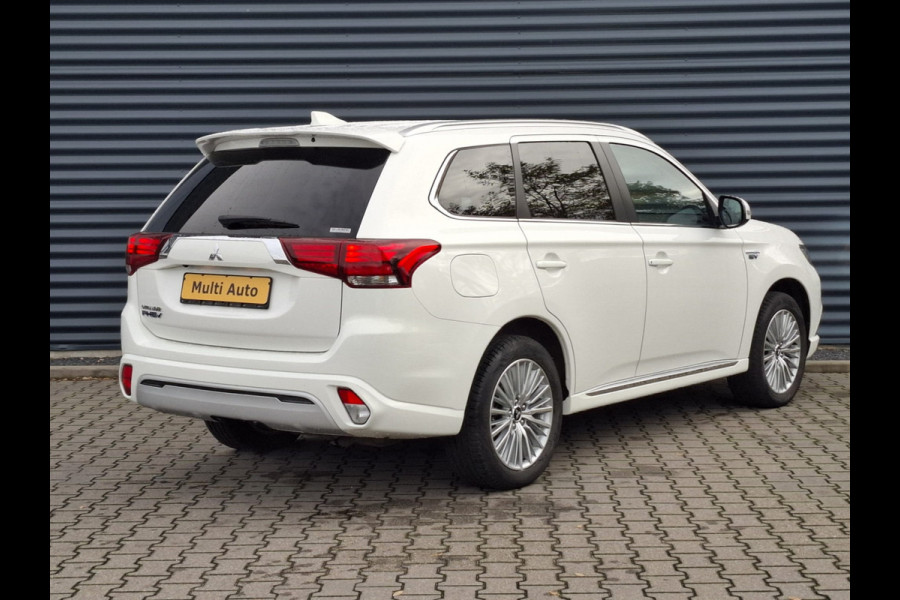 Mitsubishi Outlander 2.4 Plug in Hybrid 225pk PHEV | Trekhaak Afneembaar | Apple Carplay | Camera | Cruise Control | Climate Control | Stoelverwarming | DAB |