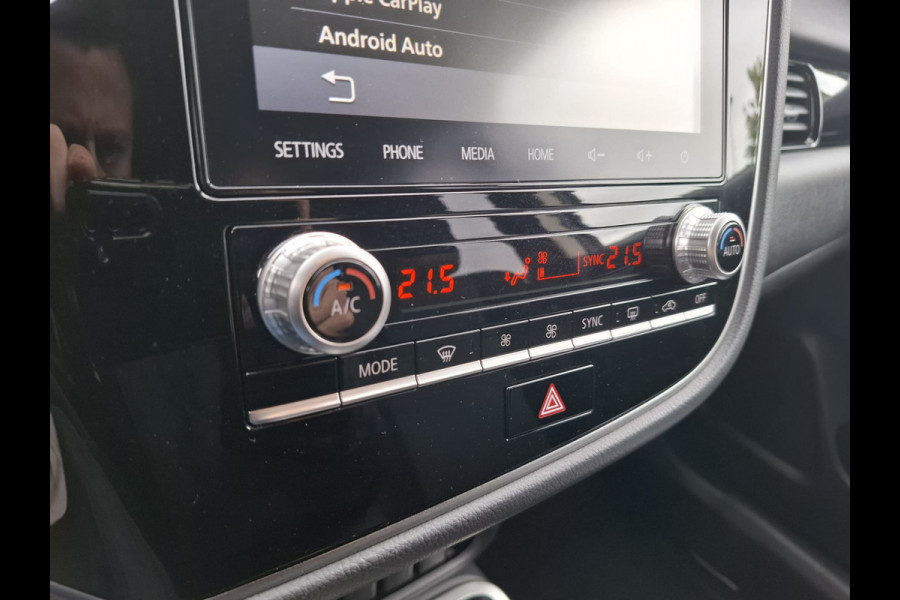 Mitsubishi Outlander 2.4 Plug in Hybrid 225pk PHEV | Trekhaak Afneembaar | Apple Carplay | Camera | Cruise Control | Climate Control | Stoelverwarming | DAB |