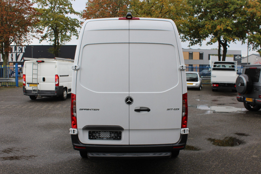 Mercedes-Benz Sprinter 317 CDI L2H2 MBUX met navigatie en parkeerpakket en camera