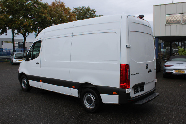 Mercedes-Benz Sprinter 317 CDI L2H2 MBUX met navigatie en parkeerpakket en camera