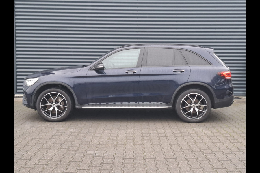 Mercedes-Benz GLC 300e 4MATIC AMG Plug in Hybrid 320pk PHEV | Lederen Alcantara Sportstoelen | Adaptive Cruise | Apple Carplay | Side Steps | Head Up | Navigatie | Camera | L.M. 20" |