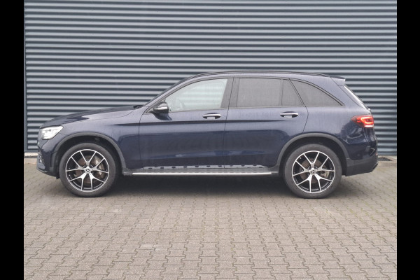 Mercedes-Benz GLC 300e 4MATIC AMG Plug in Hybrid 320pk PHEV | Lederen Alcantara Sportstoelen | Adaptive Cruise | Apple Carplay | Side Steps | Head Up | Navigatie | Camera | L.M. 20" |