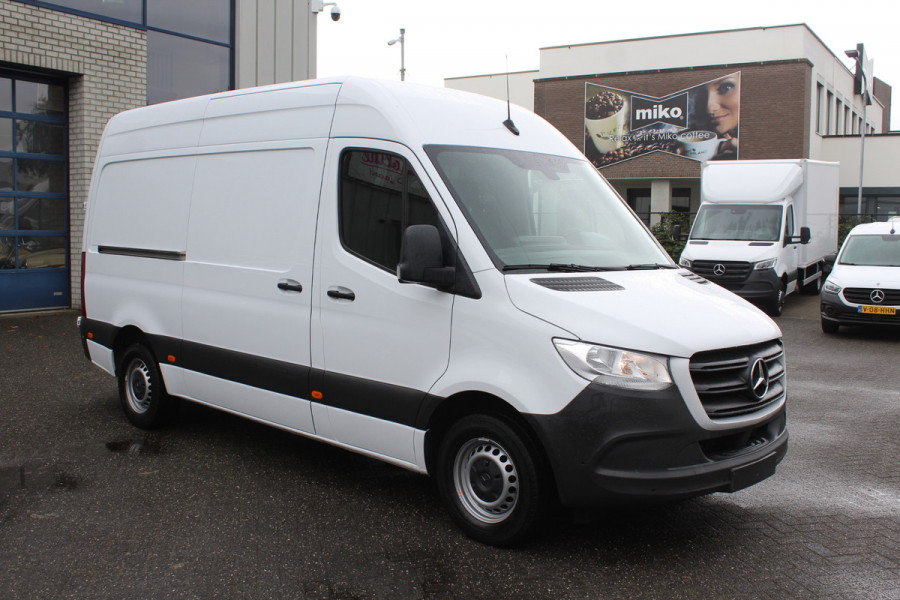 Mercedes-Benz Sprinter 317 CDI L2H2 MBUX met navigatie en parkeerpakket en camera