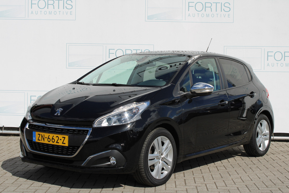 Peugeot 208 1.2 PureTech Signature NL AUTO | CARPLAY | AIRCO |