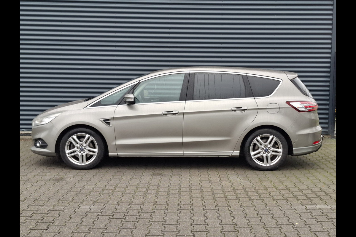 Ford S-Max 2.0 Titanium 241pk | Trekhaak Afneembaar | Navigatie | Camera | Cruise Control | DAB | Climate Control | L.M. 18" | Stoelverwarming |