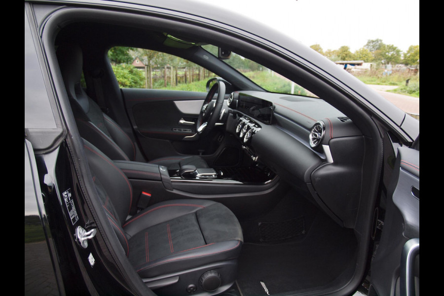 Mercedes-Benz CLA-Klasse Shooting Brake 200 Business Solution AMG | Widescreen cockpit | Camera | NL-Auto |