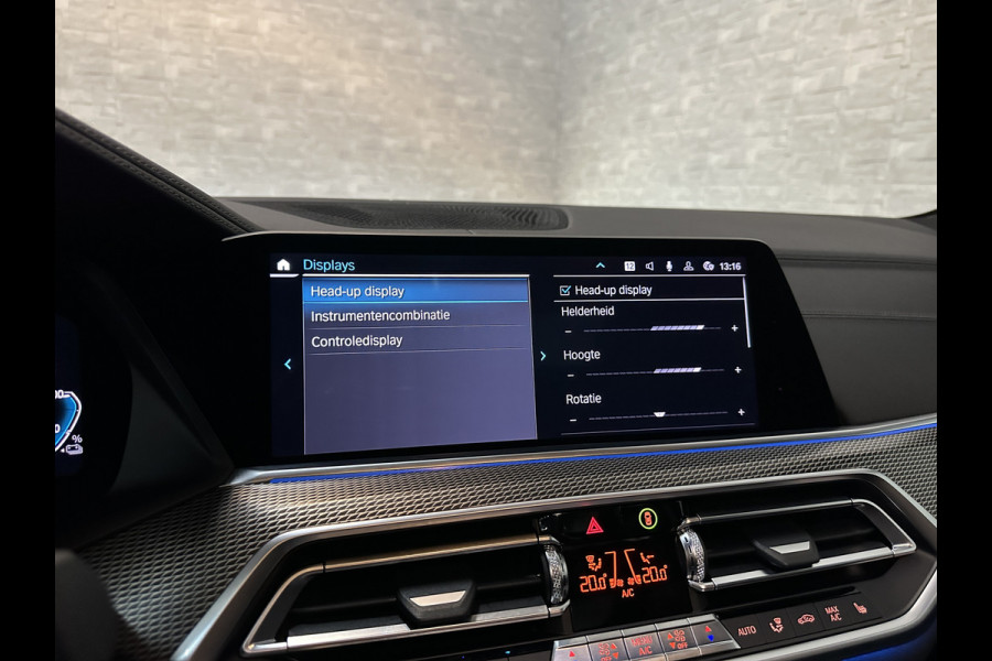 BMW X5 45e M-Sport | 360 View | Panorama | ACC | Head-Up | Comfortstoelen | Keyless-Go | Memory | Stuurwiel verwarmd | Luchtvering | Sfeerverlichting | Standkachel | LED | Carplay | Draadloos Laden |