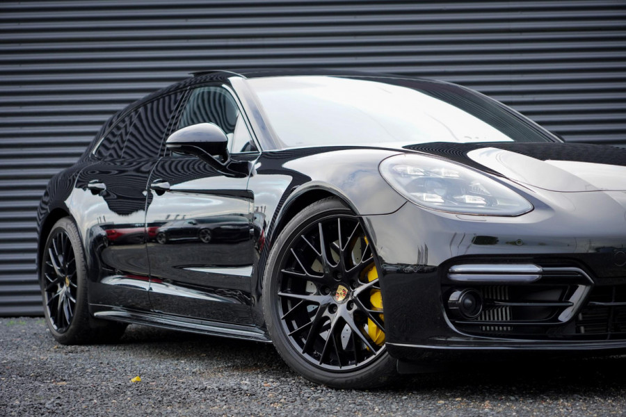 Porsche Panamera Sport Turismo 4.0 GTS / PCCB / Pano / NL Auto / Burmester