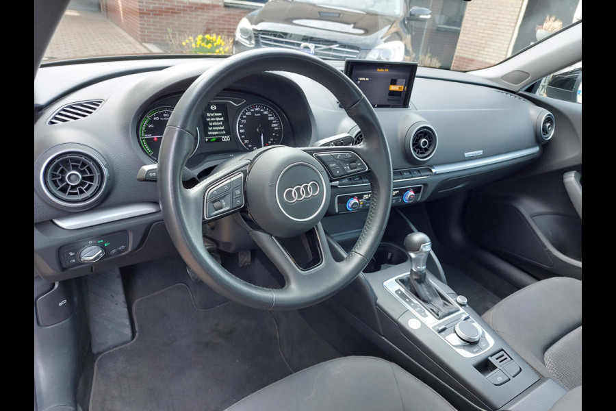 Audi A3 Sportback 40 e-tron Advance Sport | S-Line | Trekhaak | Camera | 100% onderhouden