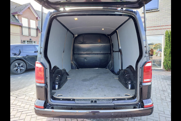 Volkswagen Transporter 2.0 TDI L2H1 Highline | Black Edition | Leer | All-in prijs