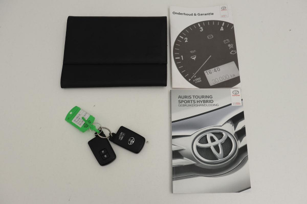 Toyota Auris Touring Sports 1.8 Hybride Freestyle | Panoramadak | Navigatie | Camera | Climate control | Cruise control | DAB | Getint glas