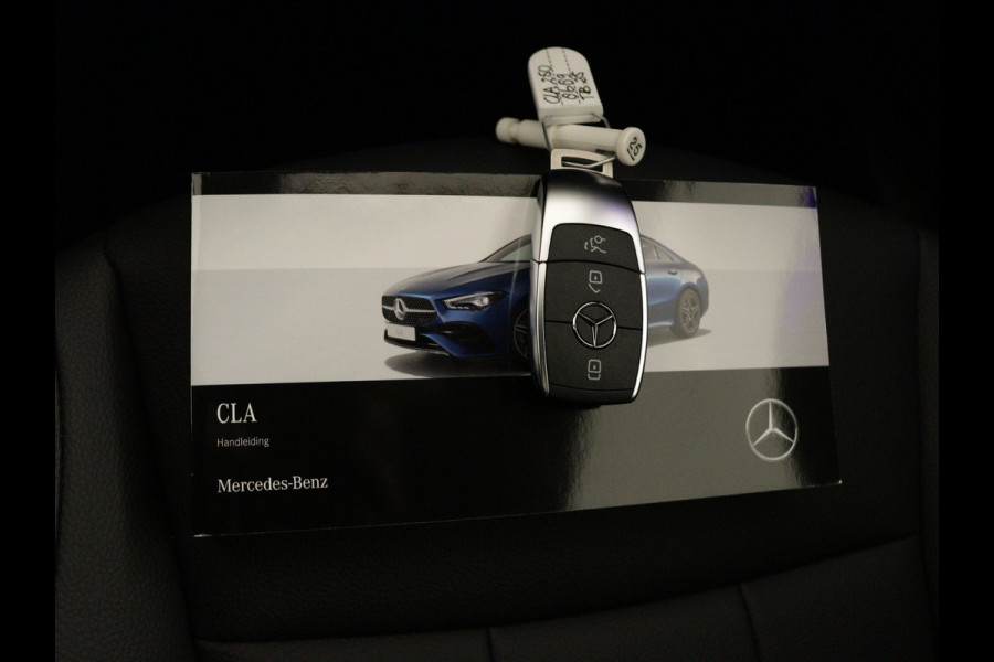 Mercedes-Benz CLA-Klasse 250 e Star Edition | Nightpakket | Panoramaschuifdak | 	USB pakket plus | Parkeerpakket met achteruitrijcamera | Dodehoekassistent | KEYLESS GO-comfortpakket | Sfeerverlichting | Draadloos oplaadsysteem voor smartphone  |