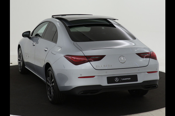 Mercedes-Benz CLA-Klasse 250 e Star Edition | Nightpakket | Panoramaschuifdak | 	USB pakket plus | Parkeerpakket met achteruitrijcamera | Dodehoekassistent | KEYLESS GO-comfortpakket | Sfeerverlichting | Draadloos oplaadsysteem voor smartphone  |