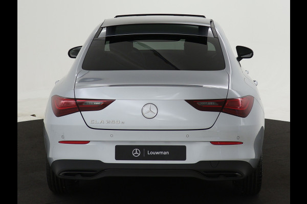 Mercedes-Benz CLA-Klasse 250 e Star Edition | Nightpakket | Panoramaschuifdak | 	USB pakket plus | Parkeerpakket met achteruitrijcamera | Dodehoekassistent | KEYLESS GO-comfortpakket | Sfeerverlichting | Draadloos oplaadsysteem voor smartphone  |