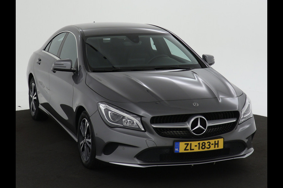 Mercedes-Benz CLA-Klasse 180 Automaat | Navigatie | Lichtmetalen velgen | Parking support camera achter | Inclusief 24 maanden Mercedes-Benz Certified garantie voor Europa.