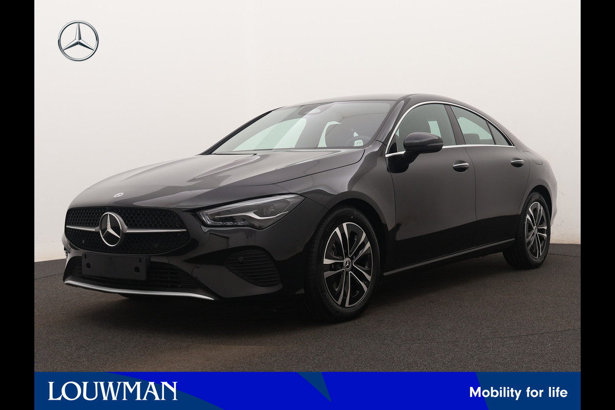 Mercedes-Benz CLA-Klasse 180 LIMITED Edition | Dodehoekassistent | KEYLESS GO | Parkeerpakket met achteruitrijcamera | USB pakket plus | Spiegelpakket | Verwarmde stoelen vooraan |