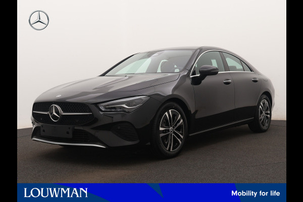 Mercedes-Benz CLA-Klasse 180 Star Edition | Dodehoekassistent | KEYLESS GO | Parkeerpakket met achteruitrijcamera | USB pakket plus | Spiegelpakket | Verwarmde stoelen vooraan |