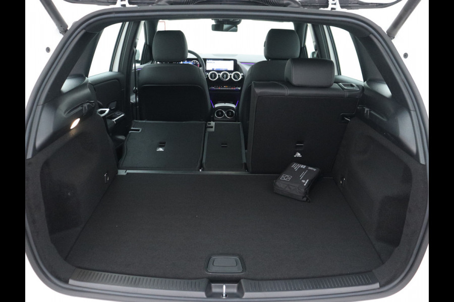 Mercedes-Benz B-Klasse 180 Star Edition Luxury Line | Trekhaak | Dodehoekassistent | Verwarmde stoelen vooraan | Keyless-Go comfortpakket | USB-pakket plus | Sfeerverlichting | Parkeerpakket met achteruitrijcamera |