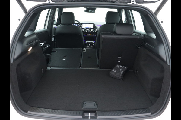 Mercedes-Benz B-Klasse 180 Star Edition Luxury Line | Trekhaak | Dodehoekassistent | Verwarmde stoelen vooraan | Keyless-Go comfortpakket | USB-pakket plus | Sfeerverlichting | Parkeerpakket met achteruitrijcamera |