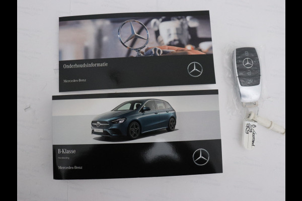 Mercedes-Benz B-Klasse 180 Star Edition Luxury Line | Trekhaak | Dodehoekassistent | Verwarmde stoelen vooraan | Keyless-Go comfortpakket | USB-pakket plus | Sfeerverlichting | Parkeerpakket met achteruitrijcamera |