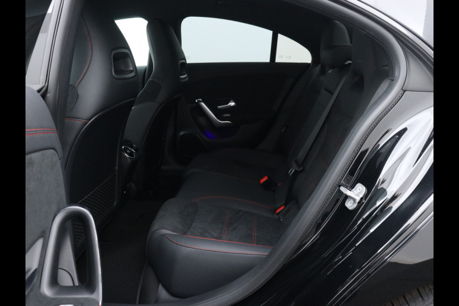 Mercedes-Benz CLA-Klasse 180 Star Edition AMG Line | Nightpakket | Dodehoekassistent | Sfeerverlichting | Parkeerpakket met achteruitrijcamera | USB pakket plus | 	KEYLESS GO-comfortpakket | Draadloos oplaadsysteem voor Smartphone |