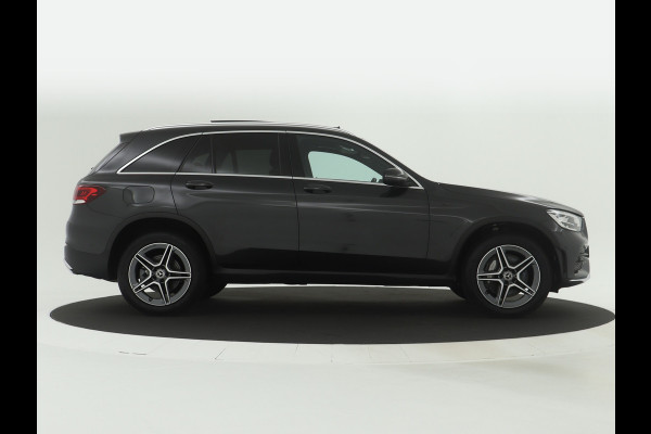 Mercedes-Benz GLC 300 e AMG Plug-In Hybride | Trekhaak | Panoramadak | Sfeerverlichting | LED | EASY-PACK Achterklep | Inclusief 24 maanden Mercedes-Benz Certified garantie voor Europa.