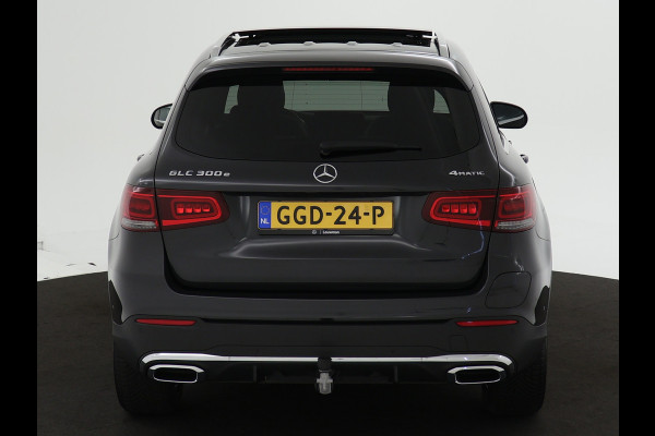 Mercedes-Benz GLC 300 e AMG Plug-In Hybride | Trekhaak | Panoramadak | Sfeerverlichting | LED | EASY-PACK Achterklep | Inclusief 24 maanden Mercedes-Benz Certified garantie voor Europa.