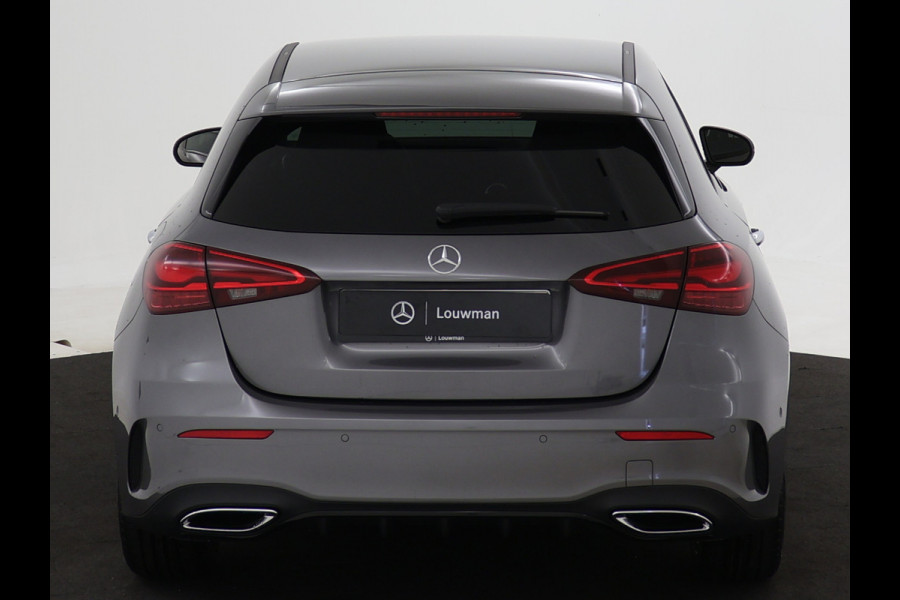 Mercedes-Benz A-Klasse 180 AMG Line | Nightpakket | Premium Pack | Dodehoekassistent | Verwarmde stoelen vooraan | Extra USB-poorten | Sfeerverlichting | Draadloos oplaadsysteem voor smartphone |