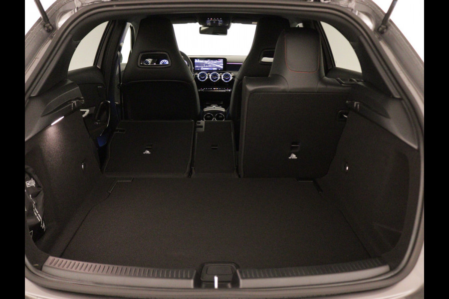 Mercedes-Benz A-Klasse 180 AMG Line | Nightpakket | Premium Pack | Dodehoekassistent | Verwarmde stoelen vooraan | Extra USB-poorten | Sfeerverlichting | Draadloos oplaadsysteem voor smartphone |