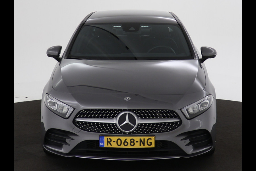 Mercedes-Benz A-Klasse 180 Premium Plus AMG | 5 spaaks lichtmetalen velgen | MBUX wide screen | Navigatie | Parking support | Inclusief 24 maanden Mercedes-Benz Certified garantie voor Europa.