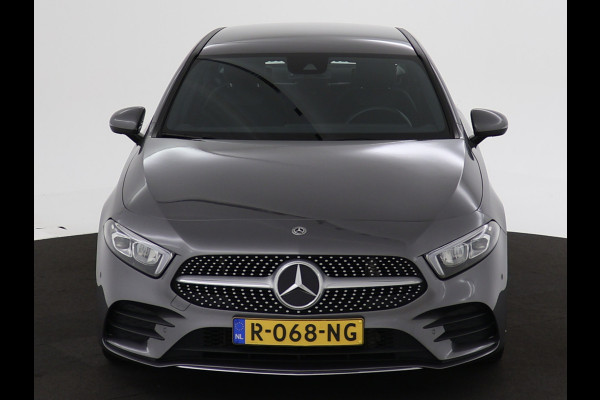 Mercedes-Benz A-Klasse 180 Premium Plus AMG | 5 spaaks lichtmetalen velgen | MBUX wide screen | Navigatie | Parking support | Inclusief 24 maanden Mercedes-Benz Certified garantie voor Europa.