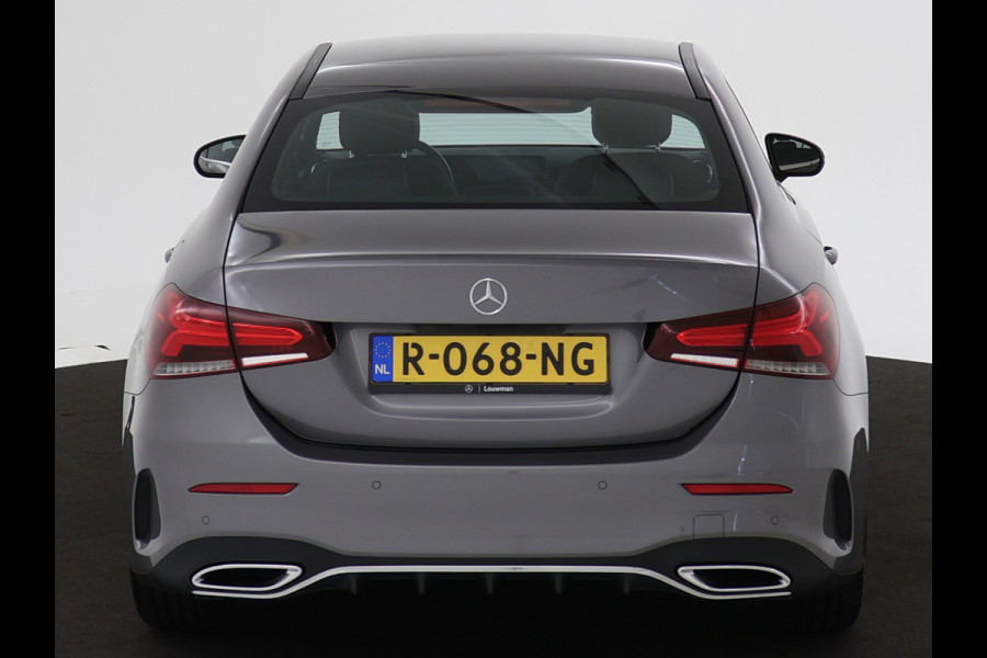 Mercedes-Benz A-Klasse 180 Premium Plus AMG | 5 spaaks lichtmetalen velgen | MBUX wide screen | Navigatie | Parking support | Inclusief 24 maanden Mercedes-Benz Certified garantie voor Europa.