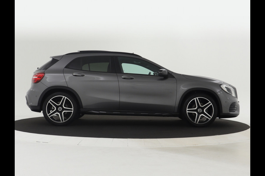 Mercedes-Benz GLA 180 AMG Automaat | AMG- Line In en exterieur | Achteruitrijcamera | Nightpakket | Navigatie | Panorama-schuifdak | inclusief 24 maanden MB Certified garantie voor Europa.