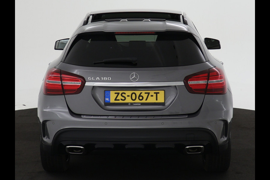 Mercedes-Benz GLA 180 AMG Automaat | AMG- Line In en exterieur | Achteruitrijcamera | Nightpakket | Navigatie | Panorama-schuifdak | inclusief 24 maanden MB Certified garantie voor Europa.