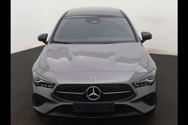 Mercedes-Benz CLA-Klasse 250 e Star Edition Luxury Line | Nightpakket | Panoramaschuifdak | Dodehoekassistent | KEYLESS GO-comfortpakket | USB pakket plus | Sfeerverlichting | Spiegelpakket | Parkeerpakket met achteruitrijcamera |