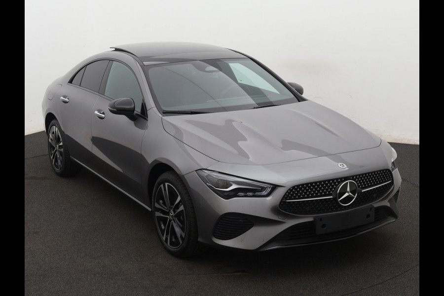 Mercedes-Benz CLA-Klasse 250 e Star Edition Luxury Line | Nightpakket | Panoramaschuifdak | Dodehoekassistent | KEYLESS GO-comfortpakket | USB pakket plus | Sfeerverlichting | Spiegelpakket | Parkeerpakket met achteruitrijcamera |