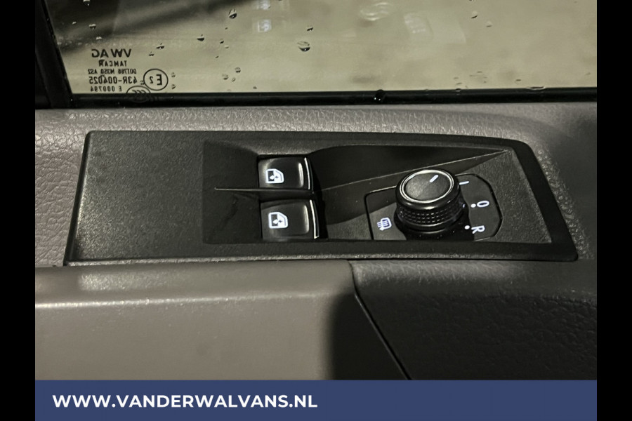 Volkswagen Crafter 2.0 TDI 141pk L3H2 L2H1 Euro6 Airco | Apple Carplay | Cruisecontrol Android Auto, Parkeersensoren, Stoelverwarming, Bijrijdersbank, 3000kg trekvermogen